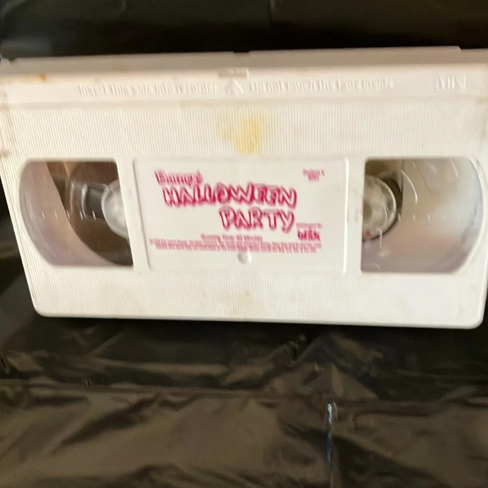 Barney’s Halloween Party VHS 1998 Classic Collection. Case is cracked - Picture 2 of 3